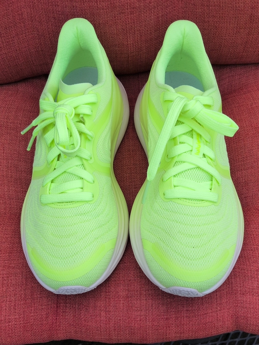 LIKE NEW- Lululemon Women's Size 8 Blissfeel2 Running Shoes